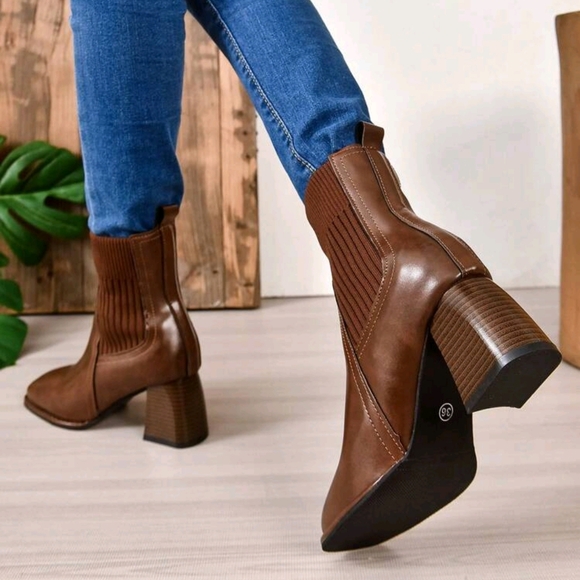 Fashionable Light-weight Comfortable Brown Boots - Picture 3 of 5